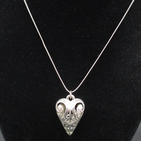 Jewelry - Vintage Silver Tone Rustic Heart Pendant Necklace